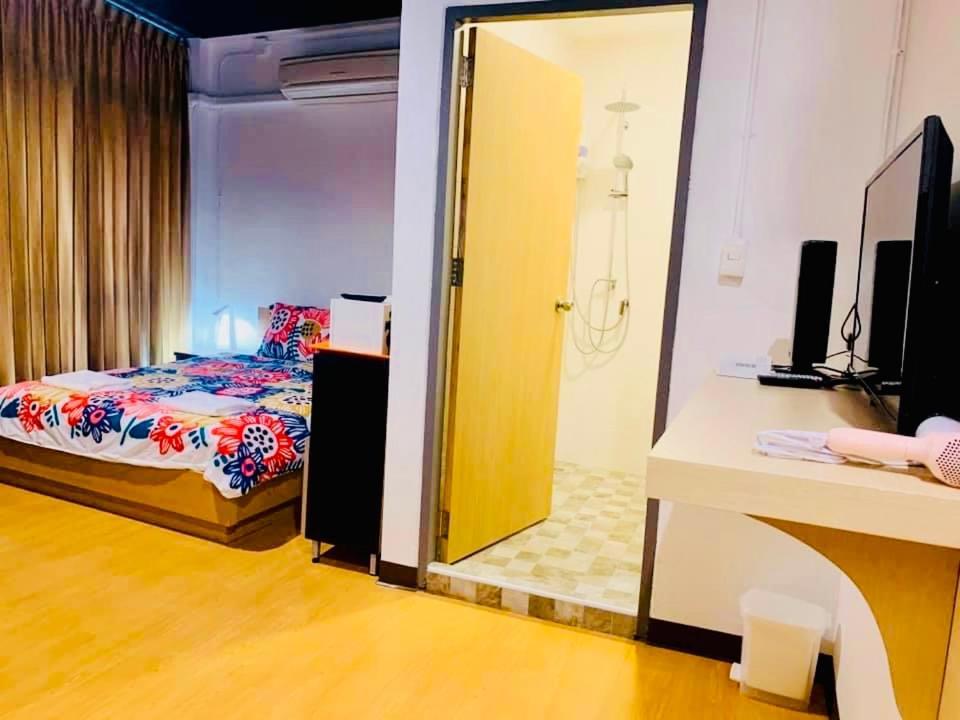Daraya Hostel Bangkok Exterior photo