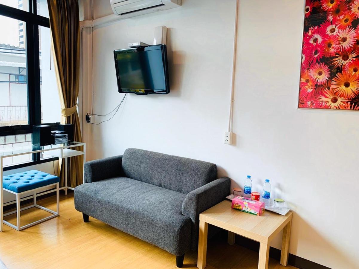 Daraya Hostel Bangkok Exterior photo